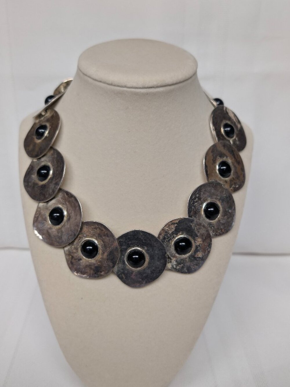Vintage Silver Toned Hammered Faux Onyx Cab Dramatic Statement Choker Necklace
